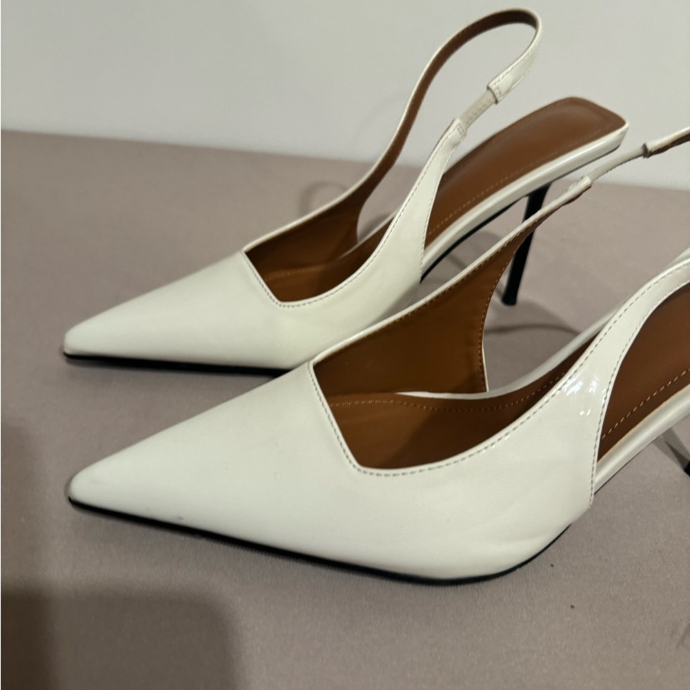 White shoes size 9 - Picture 7 of 16